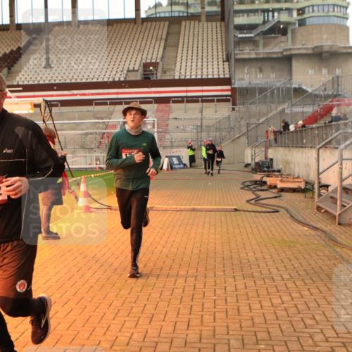 08.12.2024 - St. Pauli X-Mass-Run No. 14 Kathrin Stürmer Photography http://msf.ph/oto/7542391 08.12.2024 09:57:56 Ziel  meine-sportfotos.de