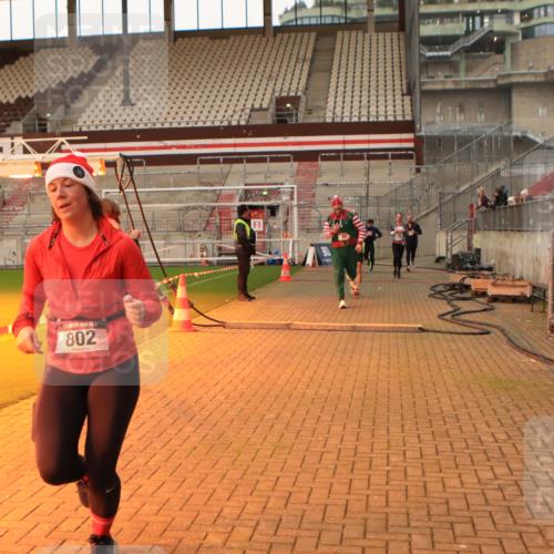 08.12.2024 - St. Pauli X-Mass-Run No. 14 Kathrin Stürmer Photography http://msf.ph/oto/7542436 08.12.2024 09:58:16 Ziel  meine-sportfotos.de