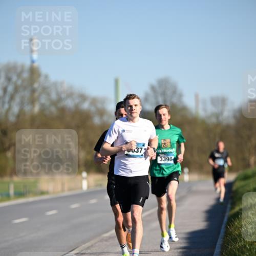 06.04.2025 - 44. Internationalen Wilhelmsburger Insellauf Dr. Thomas Lammeyer http://msf.ph/oto/7549574 06.04.2025 09:17:59 Laufen 037, 2, 3398 meine-sportfotos.de