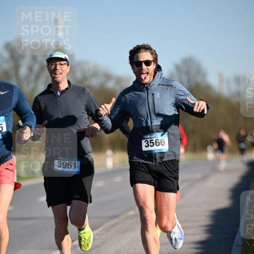 06.04.2025 - 44. Internationalen Wilhelmsburger Insellauf Dr. Thomas Lammeyer http://msf.ph/oto/7549860 06.04.2025 09:19:42 Laufen 51, 3961, 3566 meine-sportfotos.de