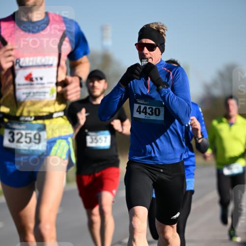 06.04.2025 - 44. Internationalen Wilhelmsburger Insellauf Dr. Thomas Lammeyer http://msf.ph/oto/7550018 06.04.2025 09:20:28 Laufen 3259, 3557, 4430 meine-sportfotos.de