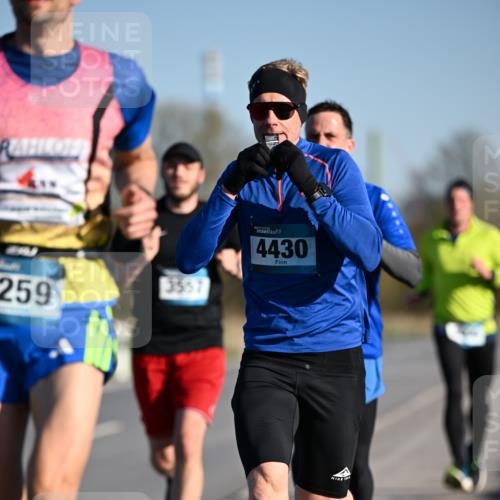 06.04.2025 - 44. Internationalen Wilhelmsburger Insellauf Dr. Thomas Lammeyer http://msf.ph/oto/7550019 06.04.2025 09:20:28 Laufen 259, 3557, 4430 meine-sportfotos.de