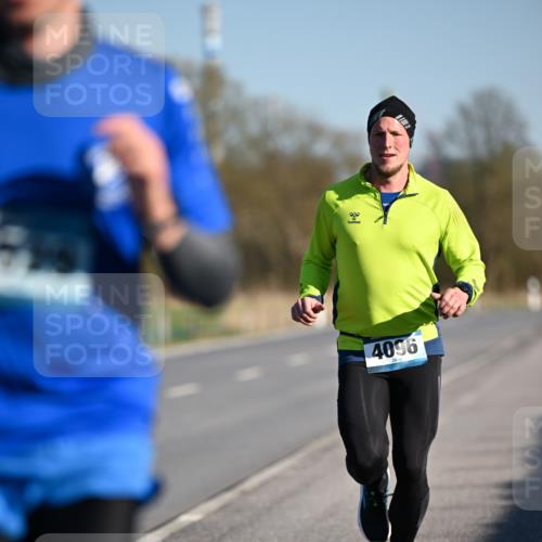 06.04.2025 - 44. Internationalen Wilhelmsburger Insellauf Dr. Thomas Lammeyer http://msf.ph/oto/7550030 06.04.2025 09:20:30 Laufen 4096 meine-sportfotos.de