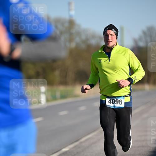 06.04.2025 - 44. Internationalen Wilhelmsburger Insellauf Dr. Thomas Lammeyer http://msf.ph/oto/7550032 06.04.2025 09:20:30 Laufen 000, 4096 meine-sportfotos.de