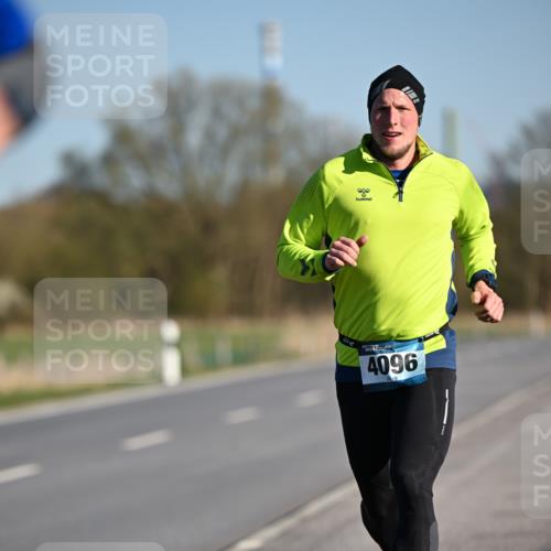06.04.2025 - 44. Internationalen Wilhelmsburger Insellauf Dr. Thomas Lammeyer http://msf.ph/oto/7550034 06.04.2025 09:20:30 Laufen 4096 meine-sportfotos.de