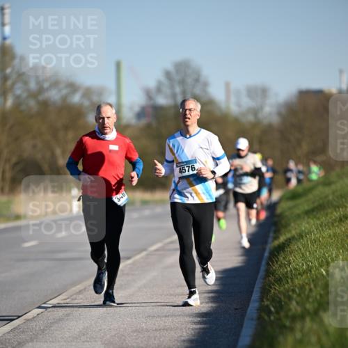 06.04.2025 - 44. Internationalen Wilhelmsburger Insellauf Dr. Thomas Lammeyer http://msf.ph/oto/7550318 06.04.2025 09:21:47 Laufen 346, 4576 meine-sportfotos.de