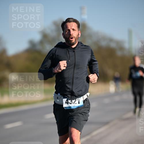 06.04.2025 - 44. Internationalen Wilhelmsburger Insellauf Dr. Thomas Lammeyer http://msf.ph/oto/7550376 06.04.2025 09:21:57 Laufen 4327 meine-sportfotos.de
