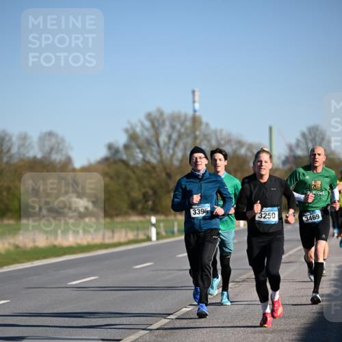 06.04.2025 - 44. Internationalen Wilhelmsburger Insellauf Dr. Thomas Lammeyer http://msf.ph/oto/7550714 06.04.2025 09:23:02 Laufen 3395, 3250, 3469 meine-sportfotos.de