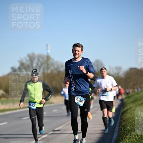 06.04.2025 - 44. Internationalen Wilhelmsburger Insellauf Dr. Thomas Lammeyer http://msf.ph/oto/7550968 06.04.2025 09:23:31 Laufen 3542, 4195 meine-sportfotos.de