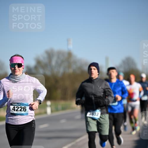 06.04.2025 - 44. Internationalen Wilhelmsburger Insellauf Dr. Thomas Lammeyer http://msf.ph/oto/7552666 06.04.2025 09:26:43 Laufen 4226, 3832 meine-sportfotos.de