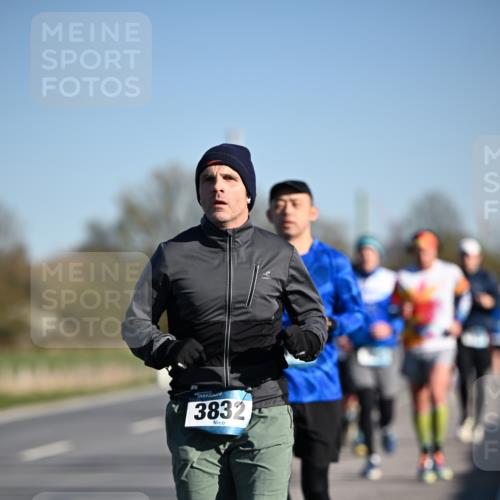 06.04.2025 - 44. Internationalen Wilhelmsburger Insellauf Dr. Thomas Lammeyer http://msf.ph/oto/7552684 06.04.2025 09:26:45 Laufen 3832 meine-sportfotos.de