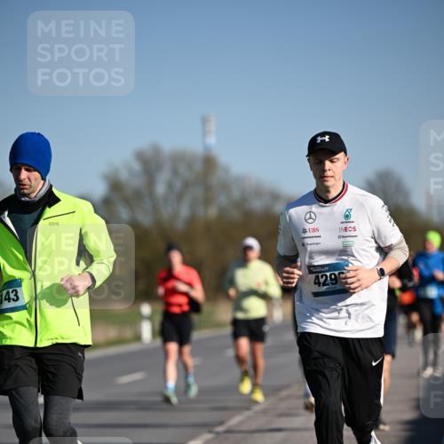 06.04.2025 - 44. Internationalen Wilhelmsburger Insellauf Dr. Thomas Lammeyer http://msf.ph/oto/7553326 06.04.2025 09:27:40 Laufen  meine-sportfotos.de