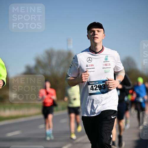 06.04.2025 - 44. Internationalen Wilhelmsburger Insellauf Dr. Thomas Lammeyer http://msf.ph/oto/7553341 06.04.2025 09:27:41 Laufen 4293 meine-sportfotos.de