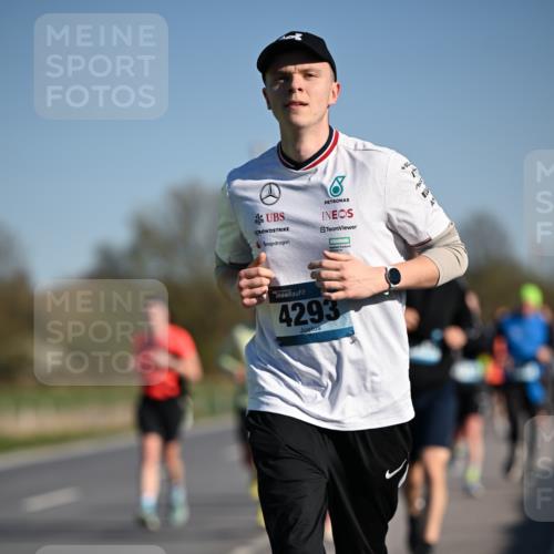 06.04.2025 - 44. Internationalen Wilhelmsburger Insellauf Dr. Thomas Lammeyer http://msf.ph/oto/7553348 06.04.2025 09:27:41 Laufen 4293, 450 meine-sportfotos.de