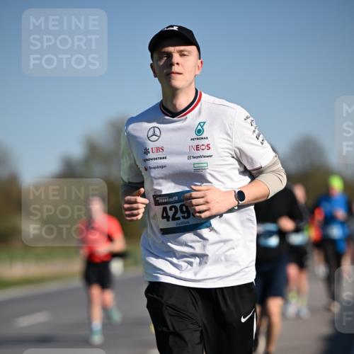 06.04.2025 - 44. Internationalen Wilhelmsburger Insellauf Dr. Thomas Lammeyer http://msf.ph/oto/7553350 06.04.2025 09:27:41 Laufen 429, 450 meine-sportfotos.de