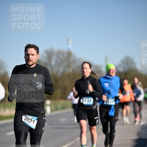 06.04.2025 - 44. Internationalen Wilhelmsburger Insellauf Dr. Thomas Lammeyer http://msf.ph/oto/7553397 06.04.2025 09:27:45 Laufen 3921, 5132 meine-sportfotos.de