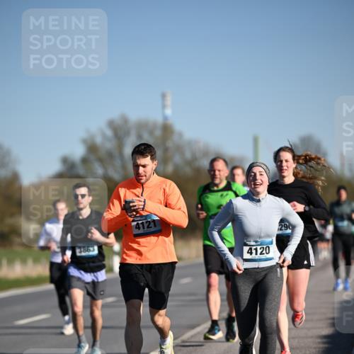 06.04.2025 - 44. Internationalen Wilhelmsburger Insellauf Dr. Thomas Lammeyer http://msf.ph/oto/7553474 06.04.2025 09:27:51 Laufen 4121, 4120, 290 meine-sportfotos.de