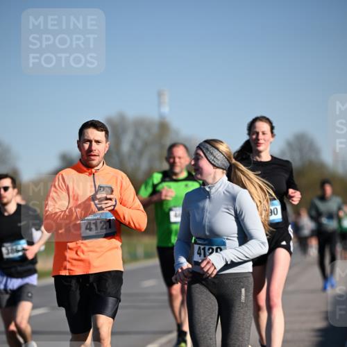 06.04.2025 - 44. Internationalen Wilhelmsburger Insellauf Dr. Thomas Lammeyer http://msf.ph/oto/7553488 06.04.2025 09:27:52 Laufen 4121, 4190, 90 meine-sportfotos.de