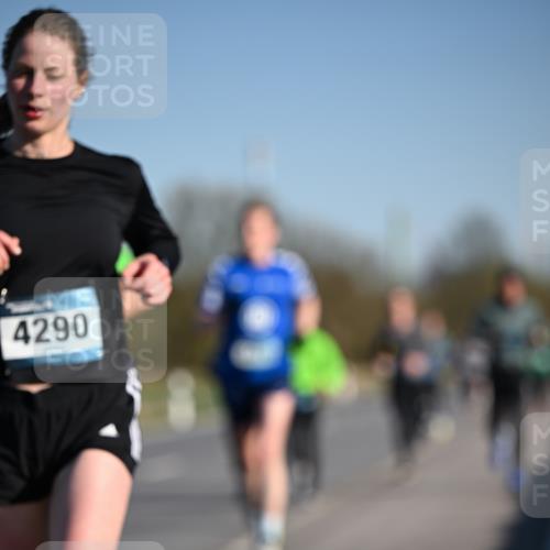06.04.2025 - 44. Internationalen Wilhelmsburger Insellauf Dr. Thomas Lammeyer http://msf.ph/oto/7553519 06.04.2025 09:27:55 Laufen 4290 meine-sportfotos.de