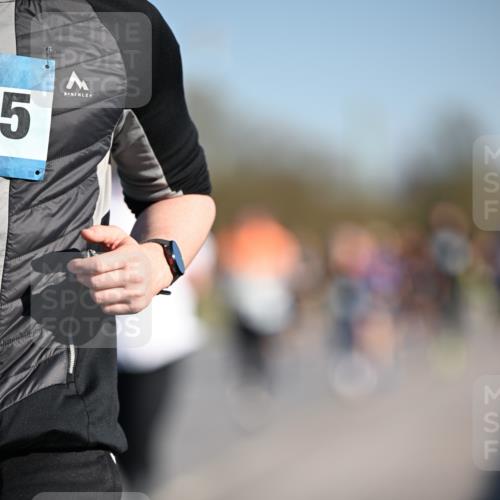 06.04.2025 - 44. Internationalen Wilhelmsburger Insellauf Dr. Thomas Lammeyer http://msf.ph/oto/7553868 06.04.2025 09:28:30 Laufen 5 meine-sportfotos.de