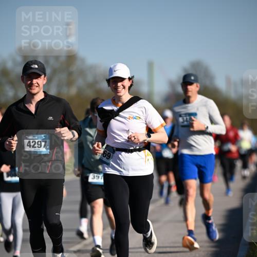 06.04.2025 - 44. Internationalen Wilhelmsburger Insellauf Dr. Thomas Lammeyer http://msf.ph/oto/7554301 06.04.2025 09:29:18 Laufen 4297, 69, 391 meine-sportfotos.de
