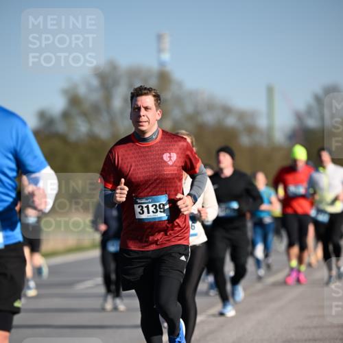 06.04.2025 - 44. Internationalen Wilhelmsburger Insellauf Dr. Thomas Lammeyer http://msf.ph/oto/7554378 06.04.2025 09:29:27 Laufen 4699, 3139 meine-sportfotos.de