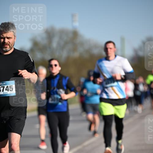 06.04.2025 - 44. Internationalen Wilhelmsburger Insellauf Dr. Thomas Lammeyer http://msf.ph/oto/7554596 06.04.2025 09:29:50 Laufen 3745 meine-sportfotos.de