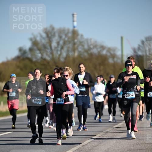 06.04.2025 - 44. Internationalen Wilhelmsburger Insellauf Dr. Thomas Lammeyer http://msf.ph/oto/7554661 06.04.2025 09:29:57 Laufen 5418, 16, 3890, 3891, 3052, 438 meine-sportfotos.de