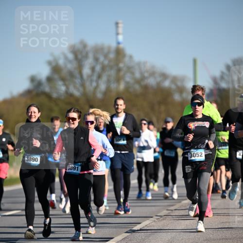 06.04.2025 - 44. Internationalen Wilhelmsburger Insellauf Dr. Thomas Lammeyer http://msf.ph/oto/7554673 06.04.2025 09:29:57 Laufen 3890, 3891, 1411, 3052, 43 meine-sportfotos.de