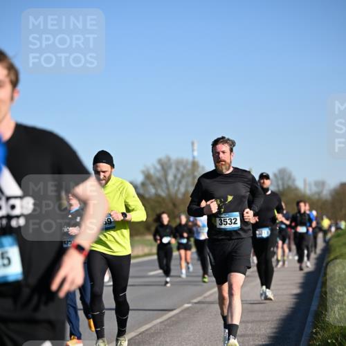 06.04.2025 - 44. Internationalen Wilhelmsburger Insellauf Dr. Thomas Lammeyer http://msf.ph/oto/7554788 06.04.2025 09:30:10 Laufen 5, 69, 3532 meine-sportfotos.de