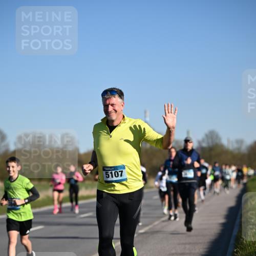 06.04.2025 - 44. Internationalen Wilhelmsburger Insellauf Dr. Thomas Lammeyer http://msf.ph/oto/7555154 06.04.2025 09:30:41 Laufen 5107 meine-sportfotos.de