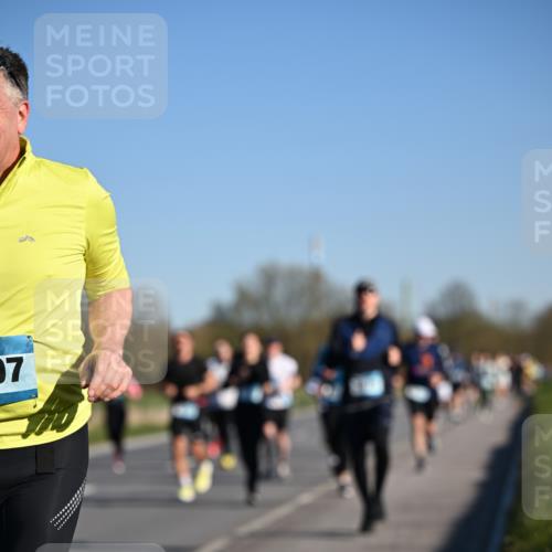 06.04.2025 - 44. Internationalen Wilhelmsburger Insellauf Dr. Thomas Lammeyer http://msf.ph/oto/7555174 06.04.2025 09:30:42 Laufen 07 meine-sportfotos.de