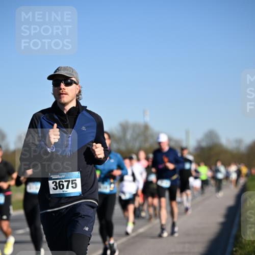 06.04.2025 - 44. Internationalen Wilhelmsburger Insellauf Dr. Thomas Lammeyer http://msf.ph/oto/7555205 06.04.2025 09:30:45 Laufen 3675 meine-sportfotos.de