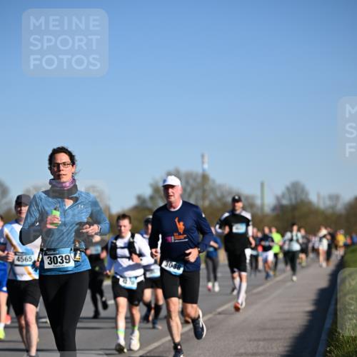 06.04.2025 - 44. Internationalen Wilhelmsburger Insellauf Dr. Thomas Lammeyer http://msf.ph/oto/7555222 06.04.2025 09:30:47 Laufen 4565, 3039, 3038 meine-sportfotos.de