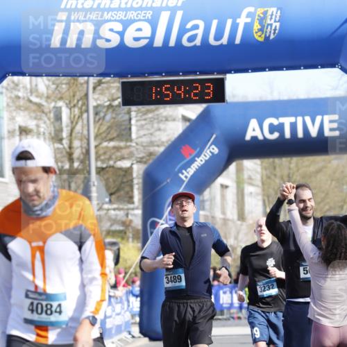 06.04.2025 - 44. Internationalen Wilhelmsburger Insellauf A. Gomolzig http://msf.ph/oto/7555357 06.04.2025 10:44:21 Ziel 3057, 3232, 3489, 4397, 4429, 5064 meine-sportfotos.de