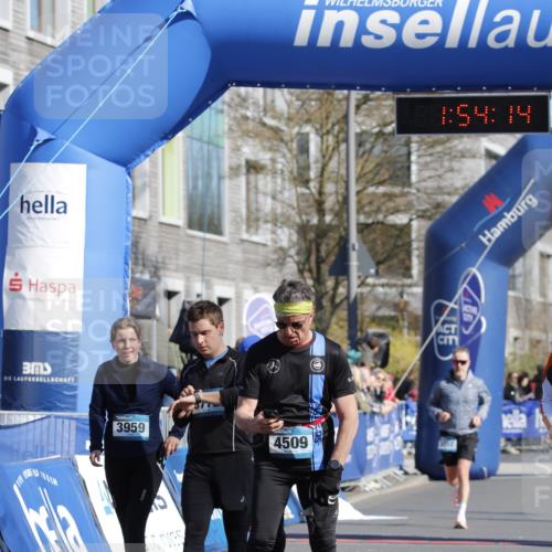 06.04.2025 - 44. Internationalen Wilhelmsburger Insellauf A. Gomolzig http://msf.ph/oto/7555368 06.04.2025 10:44:13 Ziel 3772, 3959, 4084, 4397 meine-sportfotos.de