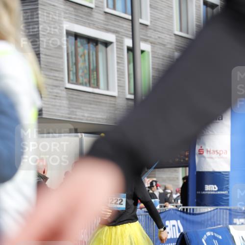 06.04.2025 - 44. Internationalen Wilhelmsburger Insellauf A. Gomolzig http://msf.ph/oto/7555370 06.04.2025 10:44:08 Ziel 3772, 3959, 4084, 4222, 5063 meine-sportfotos.de