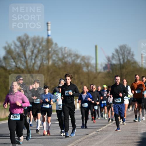 06.04.2025 - 44. Internationalen Wilhelmsburger Insellauf Dr. Thomas Lammeyer http://msf.ph/oto/7555371 06.04.2025 09:31:05 Laufen 4107, 43, 5003, 3678, 4231, 32, 3337, 710 meine-sportfotos.de