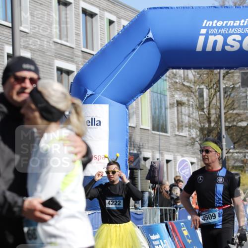 06.04.2025 - 44. Internationalen Wilhelmsburger Insellauf A. Gomolzig http://msf.ph/oto/7555375 06.04.2025 10:44:05 Ziel 4222, 4509, 5063 meine-sportfotos.de