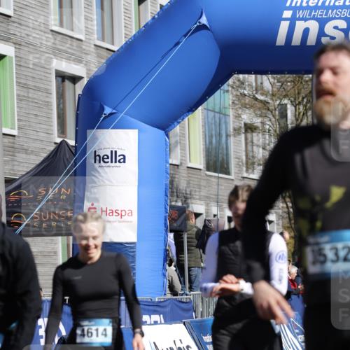 06.04.2025 - 44. Internationalen Wilhelmsburger Insellauf A. Gomolzig http://msf.ph/oto/7555413 06.04.2025 10:43:27 Ziel 3158, 3706, 3717, 3827, 4614 meine-sportfotos.de