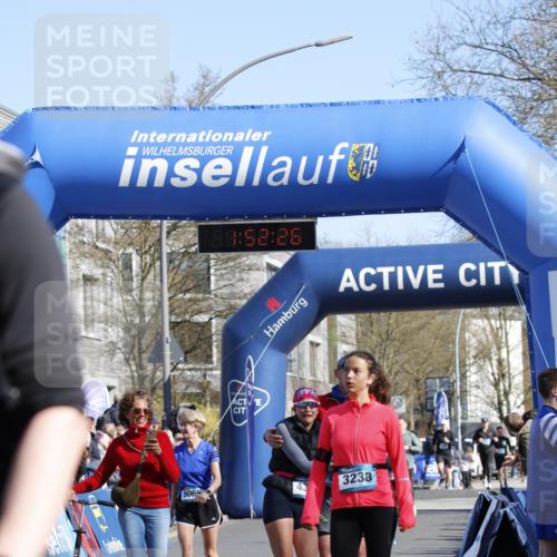 06.04.2025 - 44. Internationalen Wilhelmsburger Insellauf A. Gomolzig http://msf.ph/oto/7555457 06.04.2025 10:42:24 Ziel 3238, 3478, 3629, 3692, 3751, 3761, 4130, 4350, 4581, 5065, 5111 meine-sportfotos.de