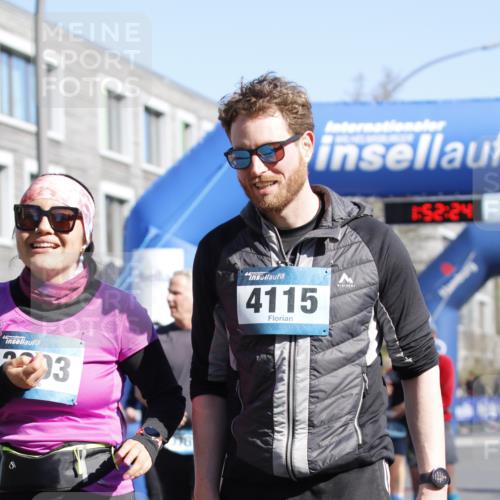 06.04.2025 - 44. Internationalen Wilhelmsburger Insellauf A. Gomolzig http://msf.ph/oto/7555459 06.04.2025 10:42:22 Ziel 3238, 3478, 3629, 3692, 3751, 3761, 4130, 4350, 4581, 5065, 5111 meine-sportfotos.de