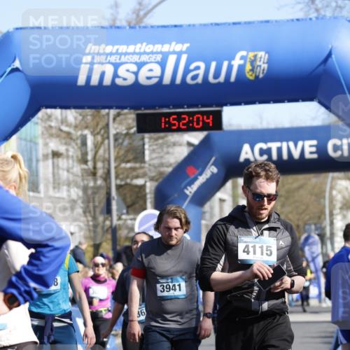 06.04.2025 - 44. Internationalen Wilhelmsburger Insellauf A. Gomolzig http://msf.ph/oto/7555470 06.04.2025 10:42:03 Ziel 3093, 3308, 3656, 3744, 3941 meine-sportfotos.de
