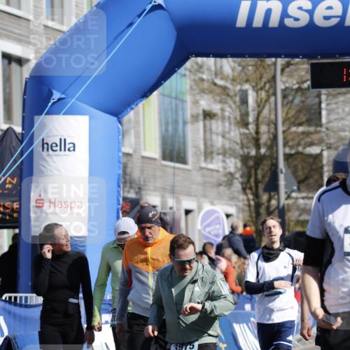 06.04.2025 - 44. Internationalen Wilhelmsburger Insellauf A. Gomolzig http://msf.ph/oto/7555498 06.04.2025 10:41:38 Ziel 3104, 3208, 3255, 3432, 3960, 3975, 4078, 5204 meine-sportfotos.de