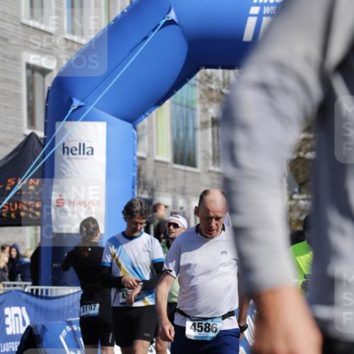 06.04.2025 - 44. Internationalen Wilhelmsburger Insellauf A. Gomolzig http://msf.ph/oto/7555506 06.04.2025 10:41:30 Ziel 3208, 3960, 4078, 4233, 4554, 4586 meine-sportfotos.de