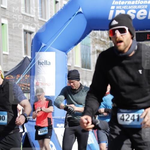 06.04.2025 - 44. Internationalen Wilhelmsburger Insellauf A. Gomolzig http://msf.ph/oto/7555519 06.04.2025 10:41:18 Ziel 3390, 3635, 4011, 4069, 4111, 4233, 4481, 4499 meine-sportfotos.de
