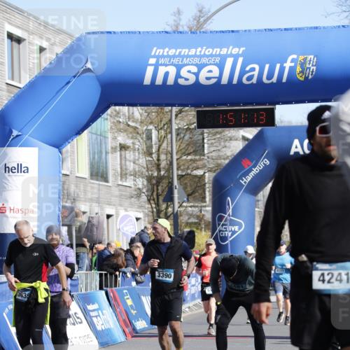 06.04.2025 - 44. Internationalen Wilhelmsburger Insellauf A. Gomolzig http://msf.ph/oto/7555525 06.04.2025 10:41:11 Ziel 3390, 3505, 3635, 4011, 4241, 4481 meine-sportfotos.de