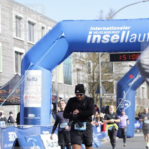 06.04.2025 - 44. Internationalen Wilhelmsburger Insellauf A. Gomolzig http://msf.ph/oto/7555532 06.04.2025 10:41:06 Ziel 3505, 3635, 4147, 4241, 4577, 5132 meine-sportfotos.de