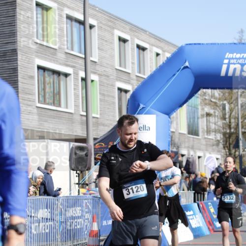 06.04.2025 - 44. Internationalen Wilhelmsburger Insellauf A. Gomolzig http://msf.ph/oto/7555540 06.04.2025 10:41:00 Ziel 4147, 4280, 4577, 5132 meine-sportfotos.de
