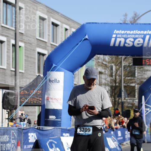 06.04.2025 - 44. Internationalen Wilhelmsburger Insellauf A. Gomolzig http://msf.ph/oto/7555574 06.04.2025 10:40:25 Ziel 3001, 3617, 4139 meine-sportfotos.de